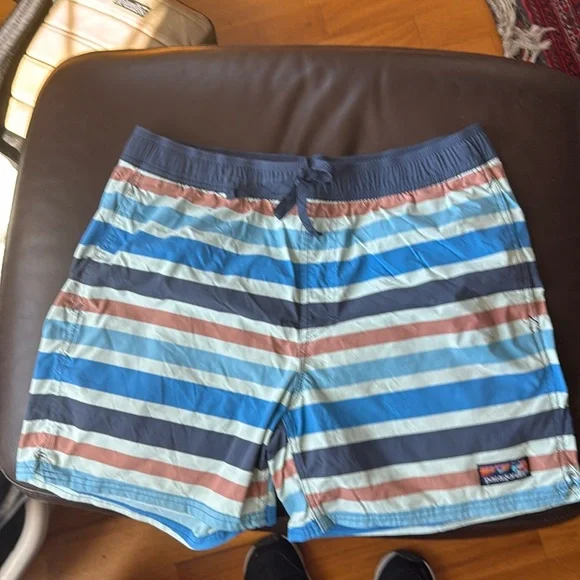 Patagonia men’s hybrid large - Picture 1 of 5